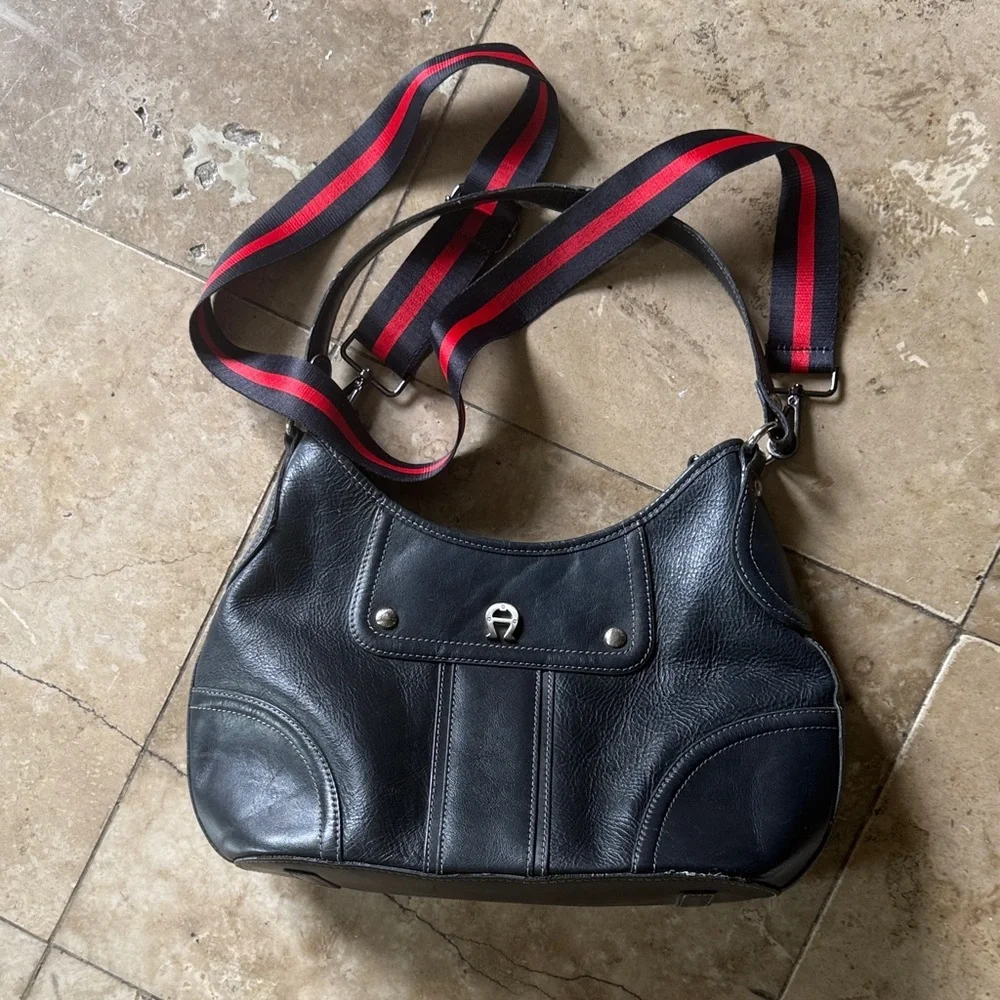 ETIENNE AIGNER ladies, black, leather handbag, preowned good condition clean